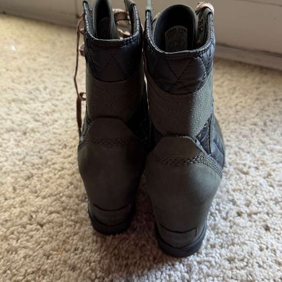 SOREL 🆕 NWT Lexie Dark Slate Heeled Gray Quilted Lace-Up Winter Boots Size 10 - Picture 5 of 8